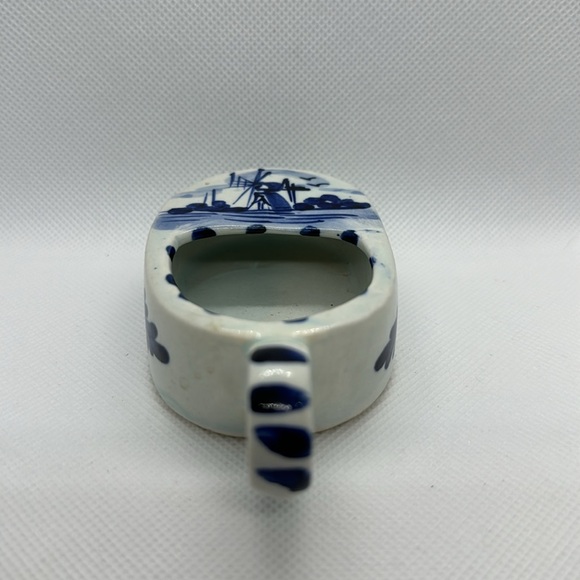 Vintage Blue Delft nappy candle holder with windmills and floral design. - Picture 4 of 6